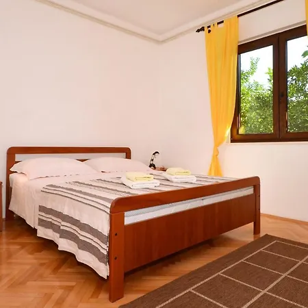 12176b Apartment