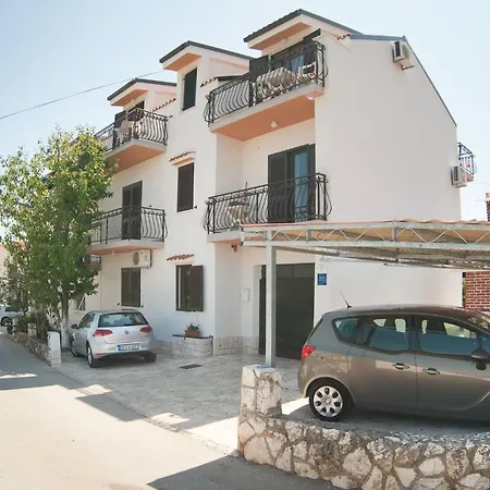 12176b Apartment
